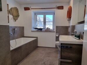 Baignoire, serviettes fournies