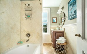 Bathroom - Gordon Chic by Lucky Savannah (Savannah)