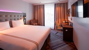Double Room, Roll-in Shower | Soundproofing, free WiFi, bed sheets - Premier Inn Nürnberg City Opernhaus (Nuremberg)