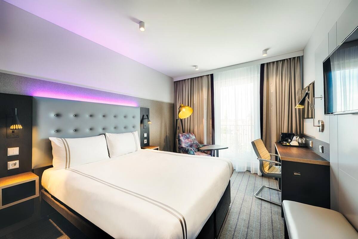 Superior Double Room | Soundproofing, free WiFi, bed sheets