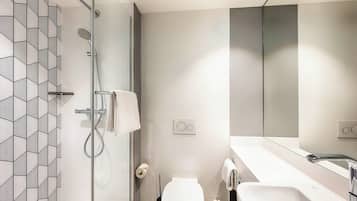 Superior Double Room | Bathroom | Towels, soap, shampoo, toilet paper
