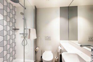 Superior-Doppelzimmer | Badezimmer | Handtücher, Seife, Shampoo, Toilettenpapier