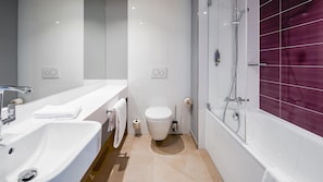 Quadruple Room | Bathroom