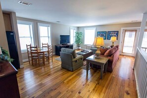 House, 1 Bedroom | Living room - York Lane Carriage House by Lucky Savannah (Savannah)