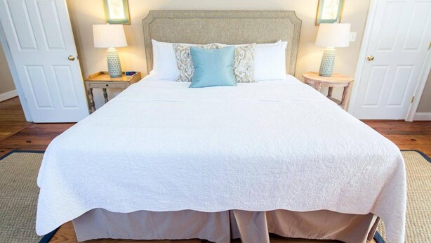 House, 1 Bedroom | 1 bedroom - York Lane Carriage House by Lucky Savannah (Savannah)