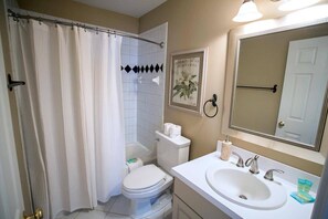 House, 1 Bedroom | Bathroom | Towels - York Lane Carriage House by Lucky Savannah (Savannah)