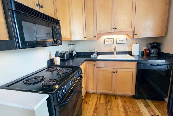 House, 1 Bedroom | Private kitchen - York Lane Carriage House by Lucky Savannah (Savannah)