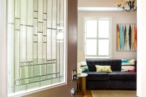 Interior entrance - Parkside Cottage by Lucky Savannah (Savannah)