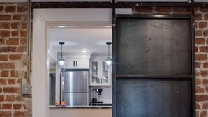 Apartment, 2 Bedrooms | Private kitchen - Luxe on Jones (Savannah)