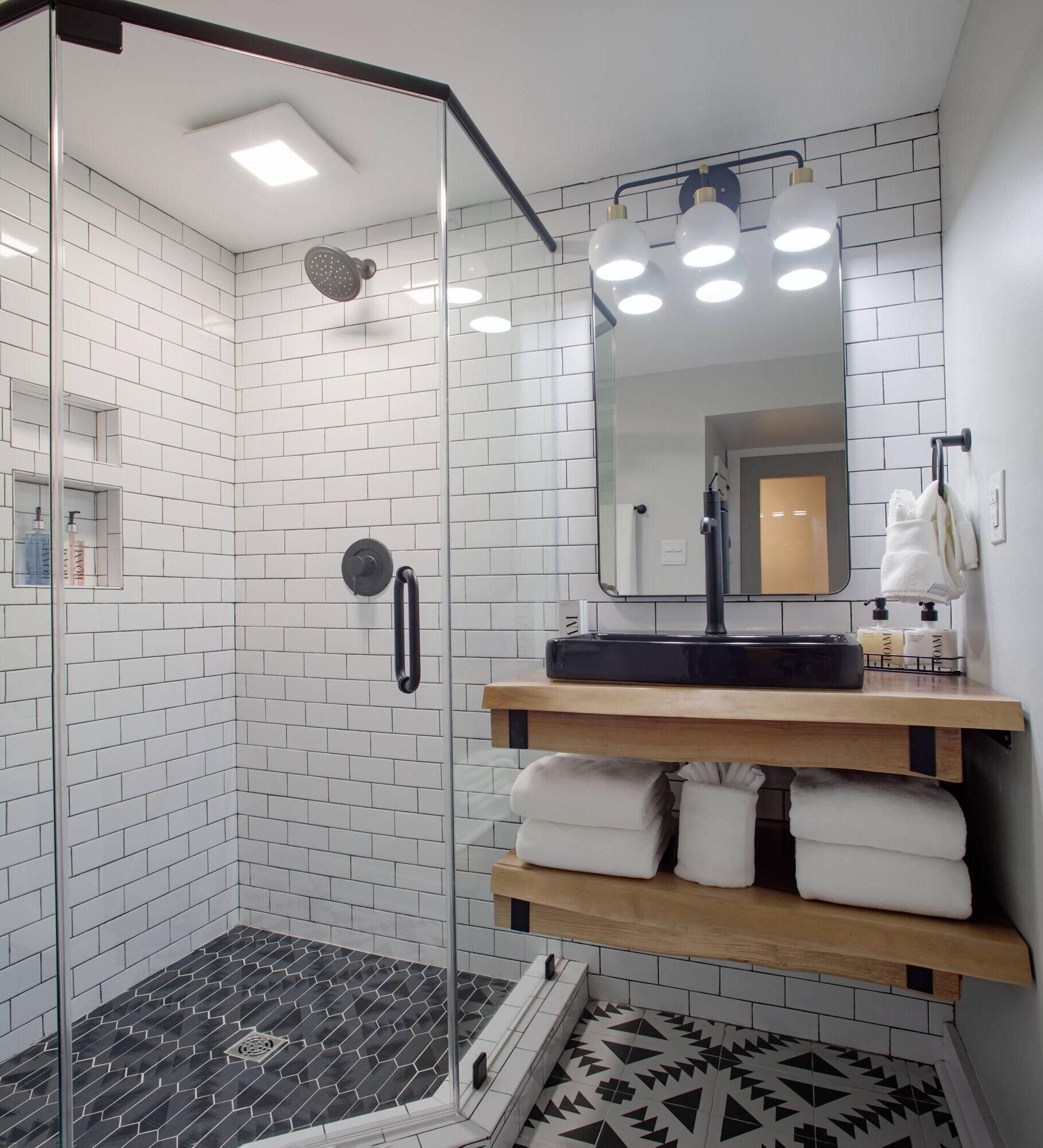 Apartment, 2 Bedrooms | Bathroom | Towels