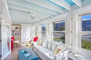 獨棟房屋, 2 間臥室 | 客廳 | 36-吋電視，提供數位頻道