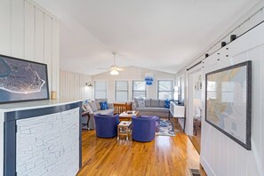 Casa, 2 quartos | Sala de estar | TV 36 polegadas com canais digitais