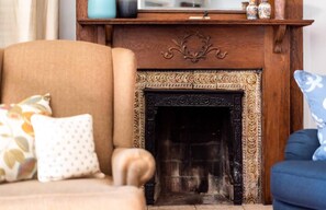 House, 2 Bedrooms | Living room - Harper House Too (Savannah)