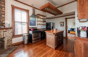 House, 2 Bedrooms | Private kitchen - Harper House Too (Savannah)