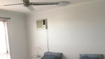 2 室のベッドルーム、アイロン / アイロン台、ベッドシーツ