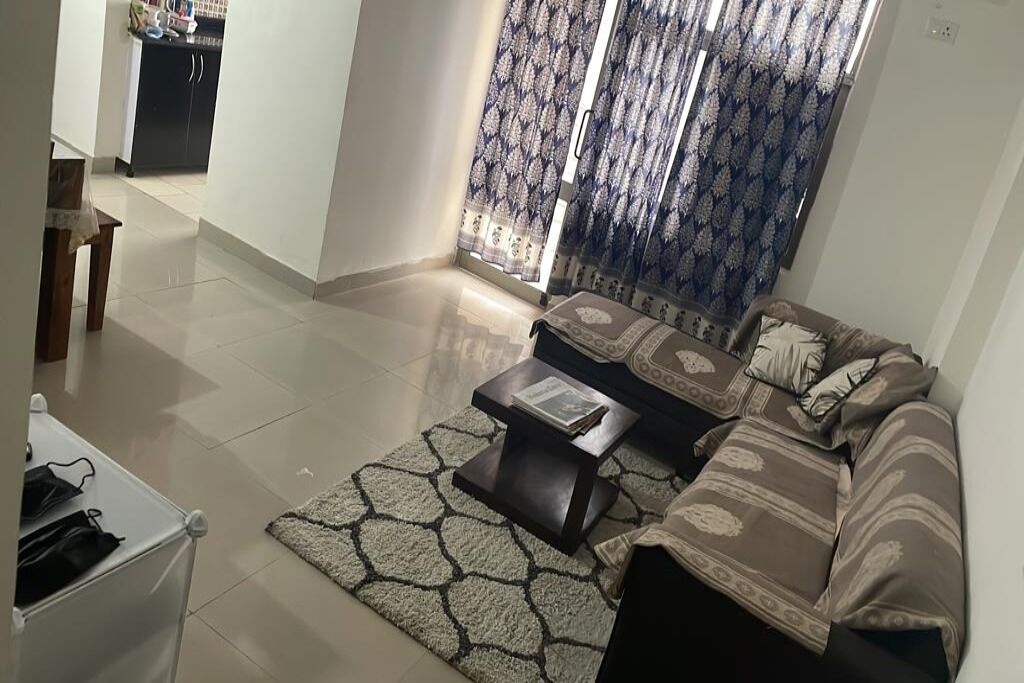 Cosy 1 Bedroom in a 3 BHK Apartment in the Heart of NOIDA!!!