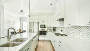 Maison mitoyenne, 3 chambres | Cuisine privée