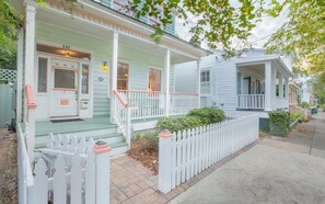 Exterior - Mandy's Veranda by Lucky Savannah (Savannah)