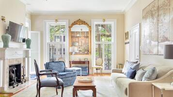 House, 2 Bedrooms | Living room