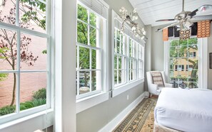 House, 2 Bedrooms | 2 bedrooms, bed sheets - Parlour Suite on Jones by Lucky Savannah (Savannah)