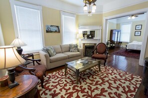 하우스, 침실 2개 | 거실