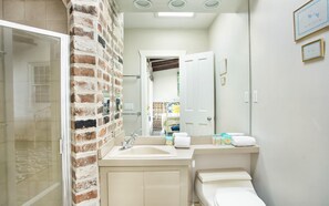 Casa, 2 habitaciones | Baño | Toallas