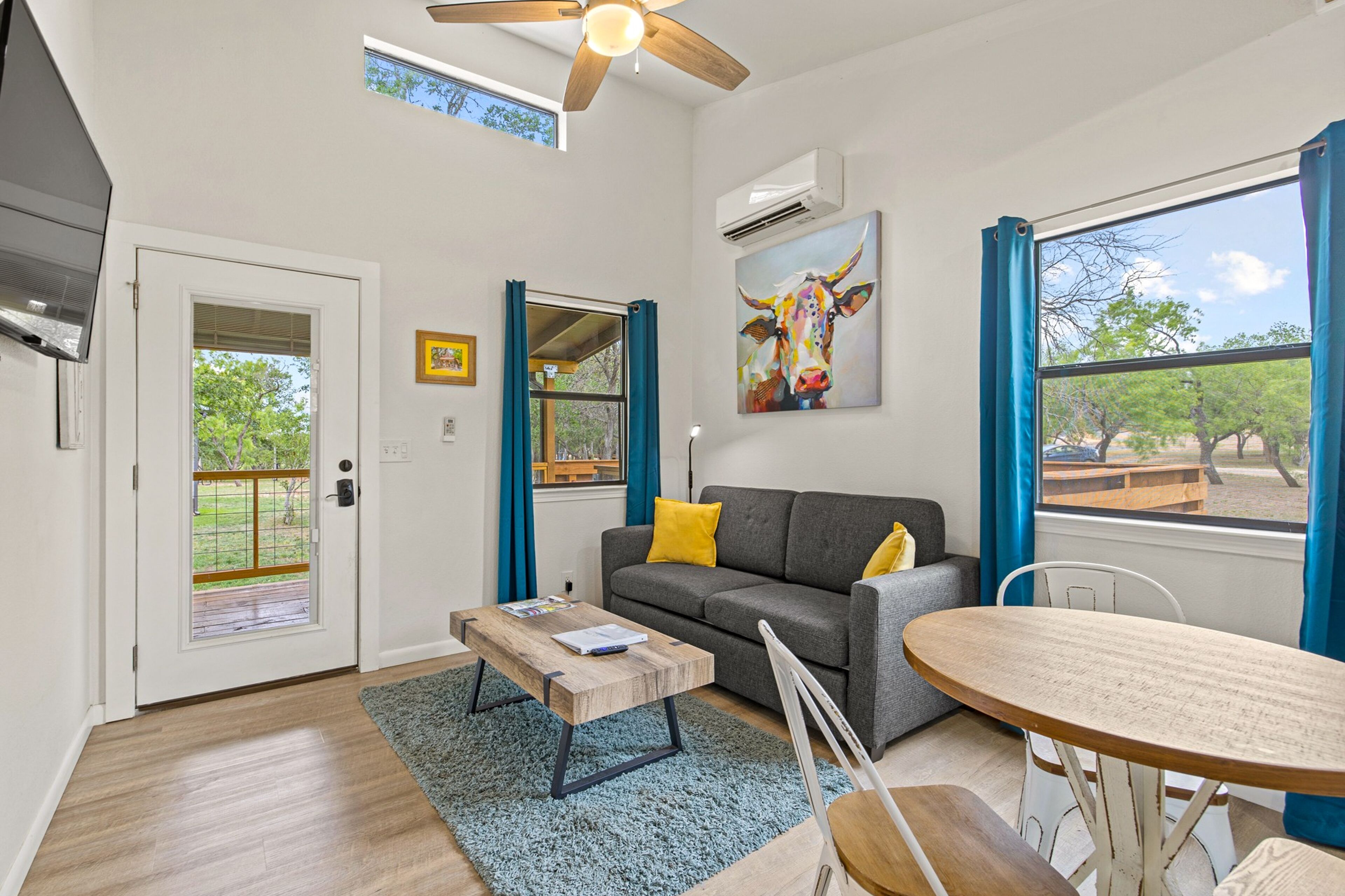 River's Edge Cottage with river views & access - near wineries & town