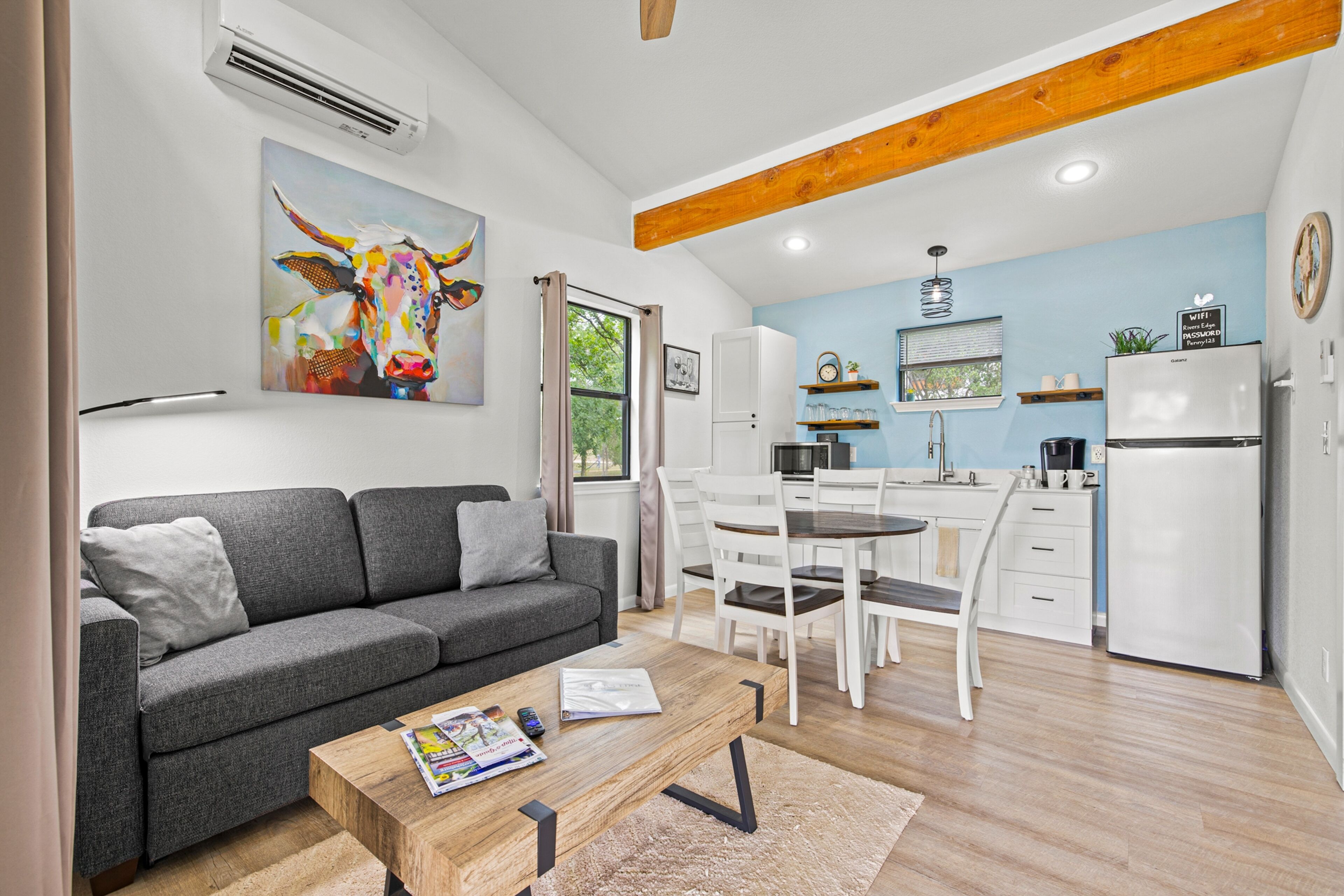 River's Edge Cottage on waterfront with full river access - near wineries