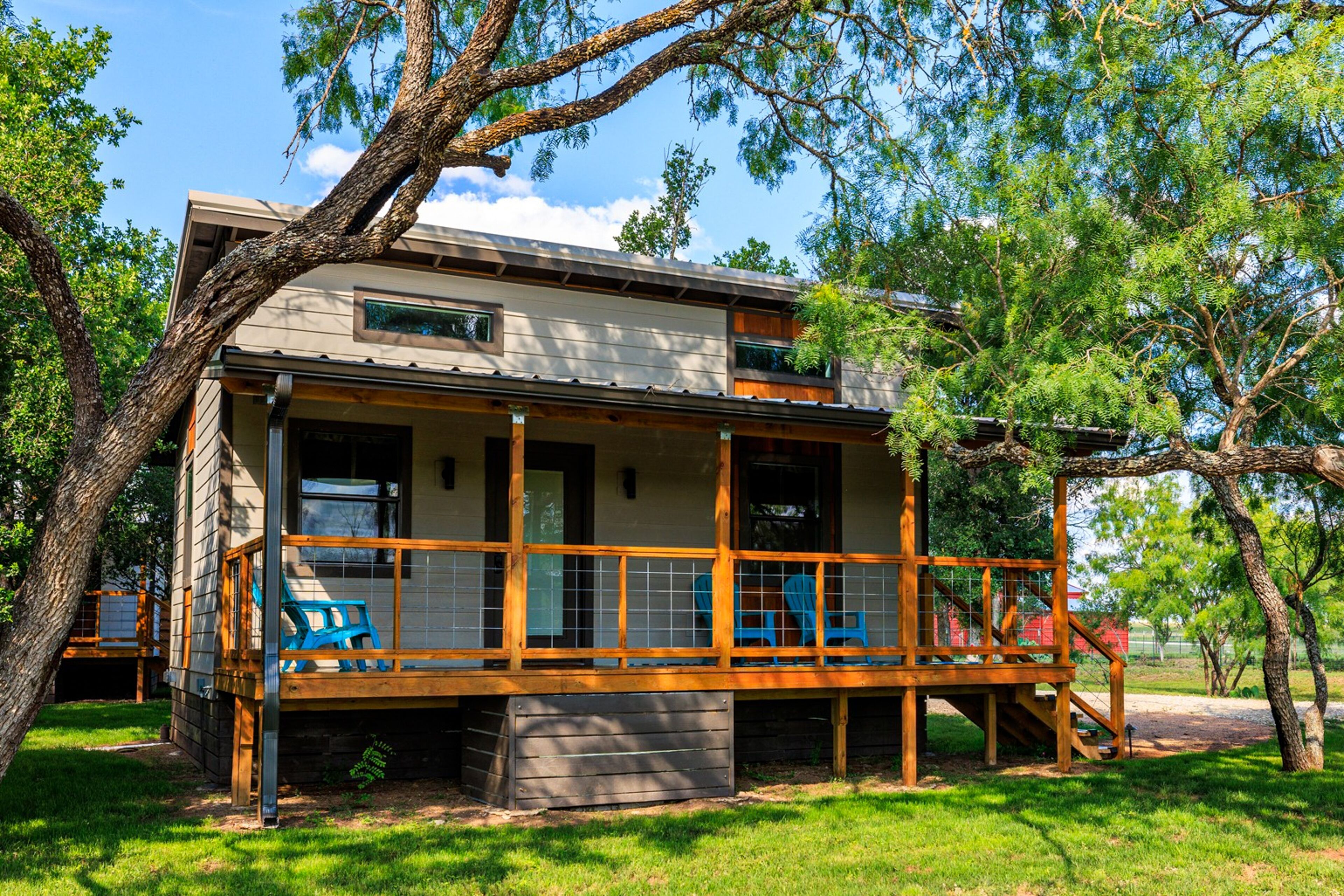 River's Edge Cottage on waterfront with full river access - near wineries