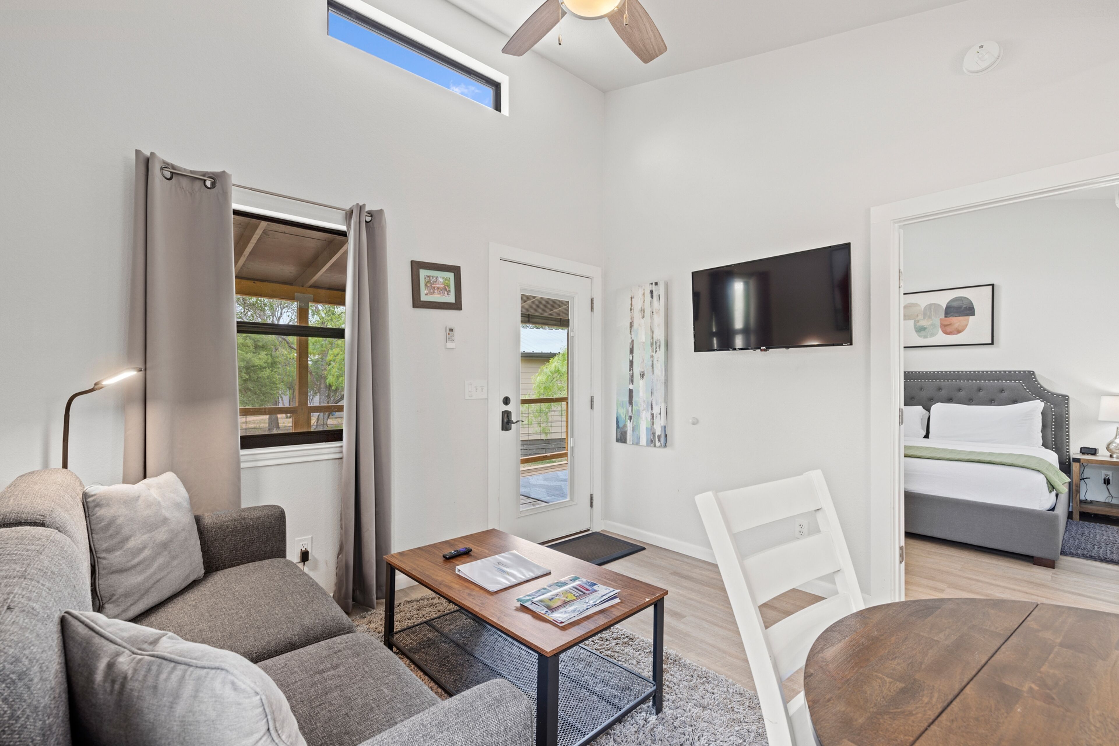 River's Edge Cottage with private hot tub, waterfront locale & river views