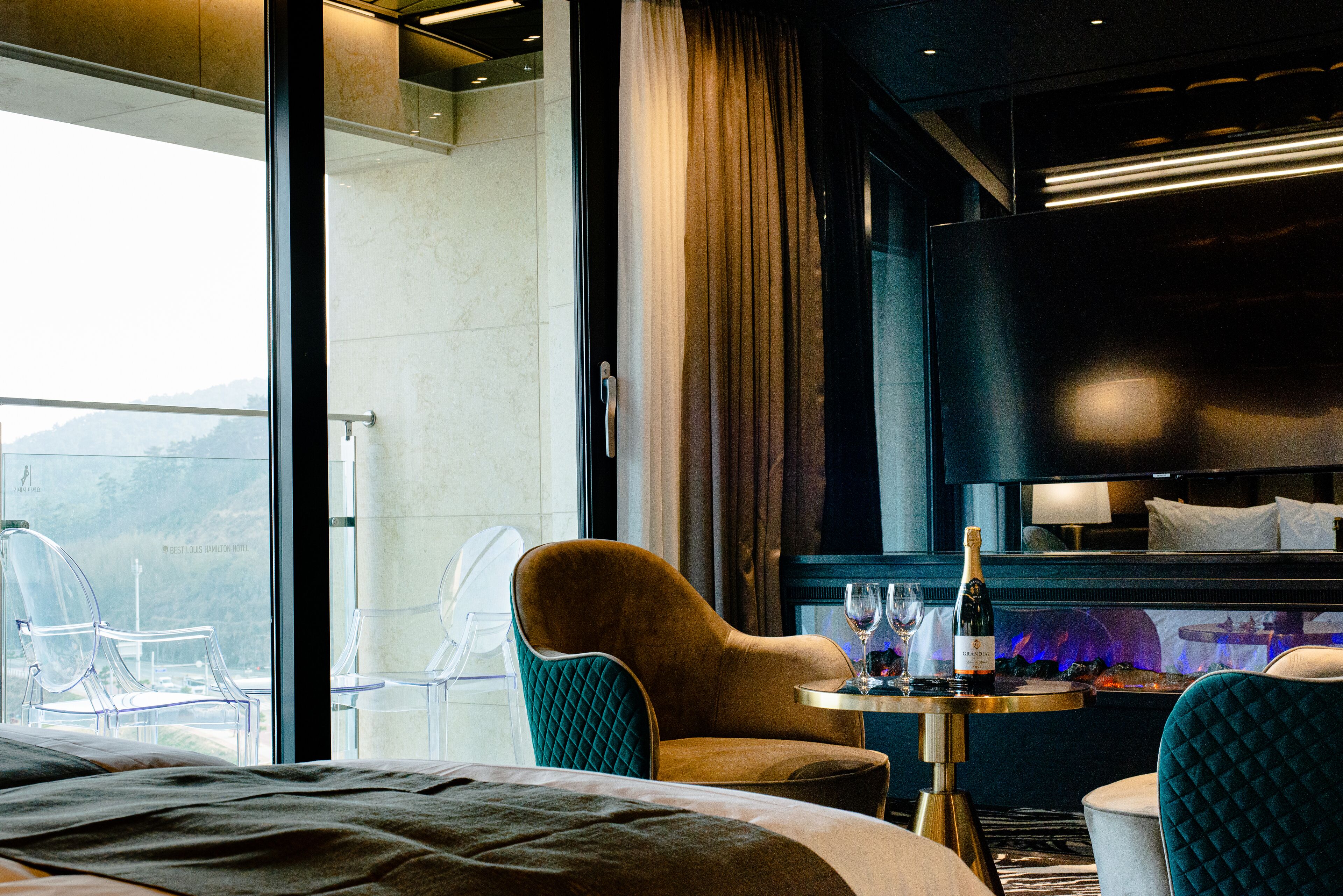 [FUN FUN Infinity Pool PKG] Bambola Ocean Terrace - Infinity Pool Access for 2 | In-room safe, individually decorated, blackout drapes, free WiFi