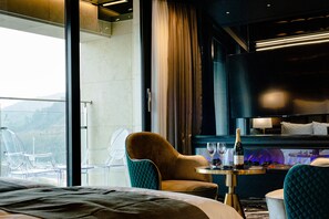 [FUN FUN Infinity Pool PKG] Bambola Ocean Terrace - Infinity Pool Access for 2 | In-room safe, individually decorated, blackout drapes, free WiFi