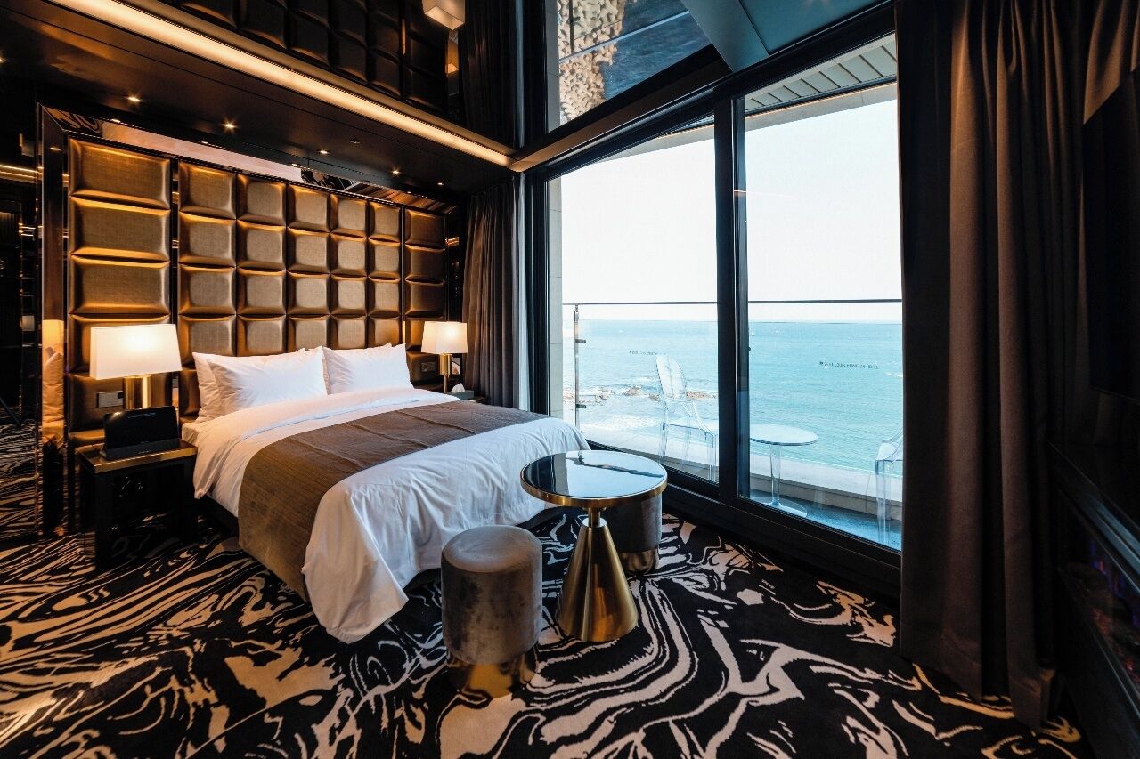 executive ocean terrace | in-room safe, individually decorated, blackout curtains, free wifi