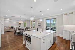 Fridge, microwave, oven, stovetop - A Good Distraction | New Pool & Spa | Pets| Sleeps 16 (Mooresville)