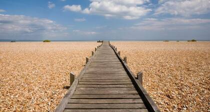 West Cottage - charming seaside cottage by Bloom Stays - 4 guests in 2 bedrooms