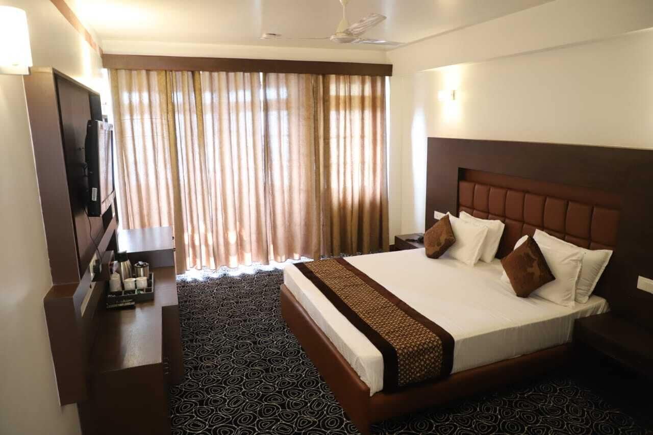 Studio – panorama, 1 kingsize-seng, balkong, fjellutsikt | Skrivebord for bærbar PC, wi-fi (inkludert) og sengetøy