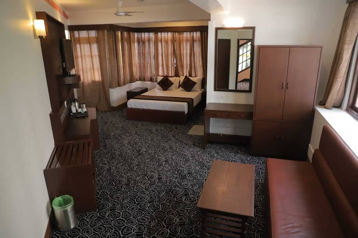 Laptop workspace, free WiFi, bed sheets