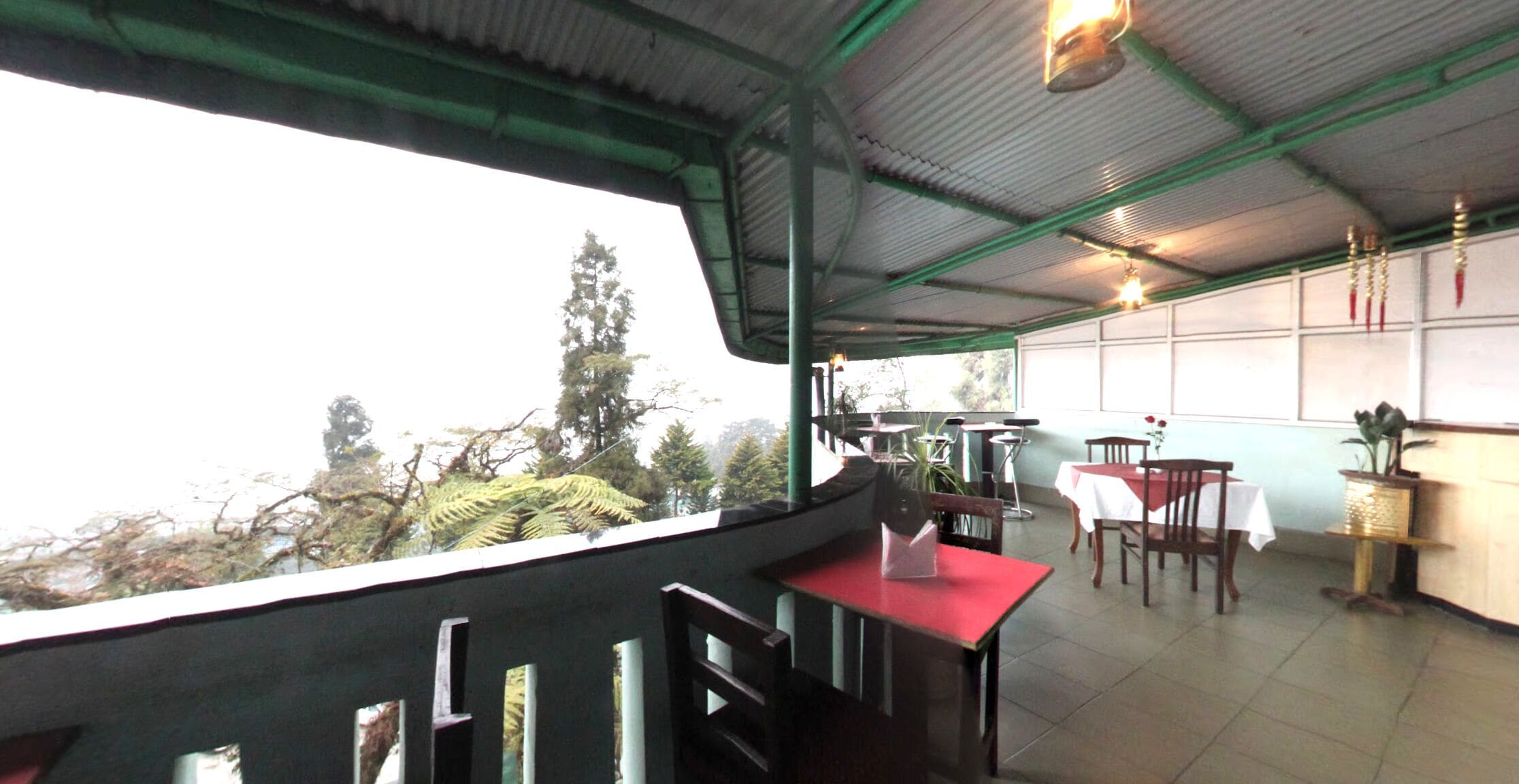 Estúdio panorâmico, 1 cama King, sacada, vista para a montanha | Terraço/pátio