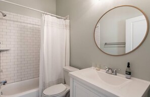 Bathroom - East Park Bungalow by Lucky Savannah (Savannah)