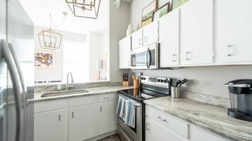Condo, 2 Bedrooms | Private kitchen
