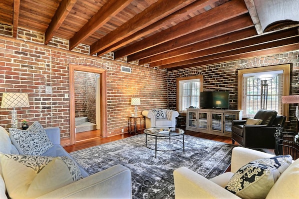 Apartment, 1 Bedroom | Living room