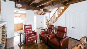 House, 3 Bedrooms | Living room - George Jones Cottage by Lucky Savannah (Savannah)