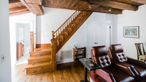 House, 3 Bedrooms | Living room - George Jones Cottage by Lucky Savannah (Savannah)