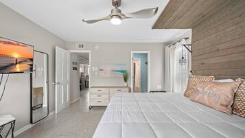 2 bilik tidur, meja, seterika/papan seterika, katil bayi mudah alih