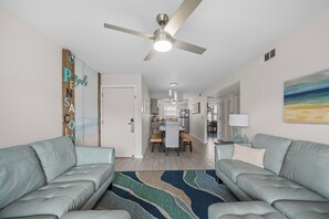 Smart TV - Steps to Beach~ Ocean View~ Arcade~ Pool~ King Bed (Pensacola Beach)