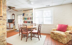 Appart'hôtel, 1 chambre | Salle de séjour