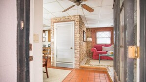 Condo, 1 Bedroom - Cobb's Cottage by Lucky Savannah (Savannah)