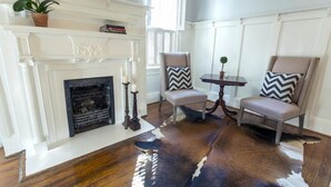 Interior - Southern Comfort by Lucky Savannah (Savannah)