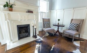 Interior - Southern Comfort by Lucky Savannah (Savannah)