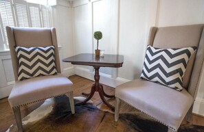 Interior detail - Southern Comfort by Lucky Savannah (Savannah)